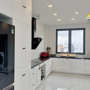 Tủ bếp MDF lõi xanh chống ẩm phủ sơn 2k giả cổ điển