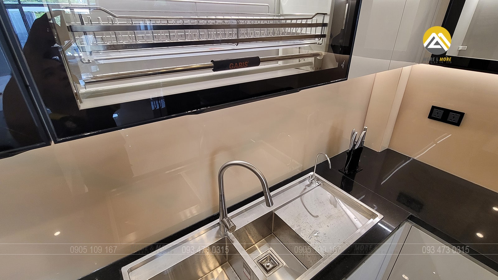 Tủ bếp sử dụng HDF siêu chống ẩm phủ Acrylic Gỗ An Cường