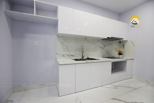Tủ bếp MDF lõi xanh chống ẩm phủ Acrylic màu trắng cho căn hộ