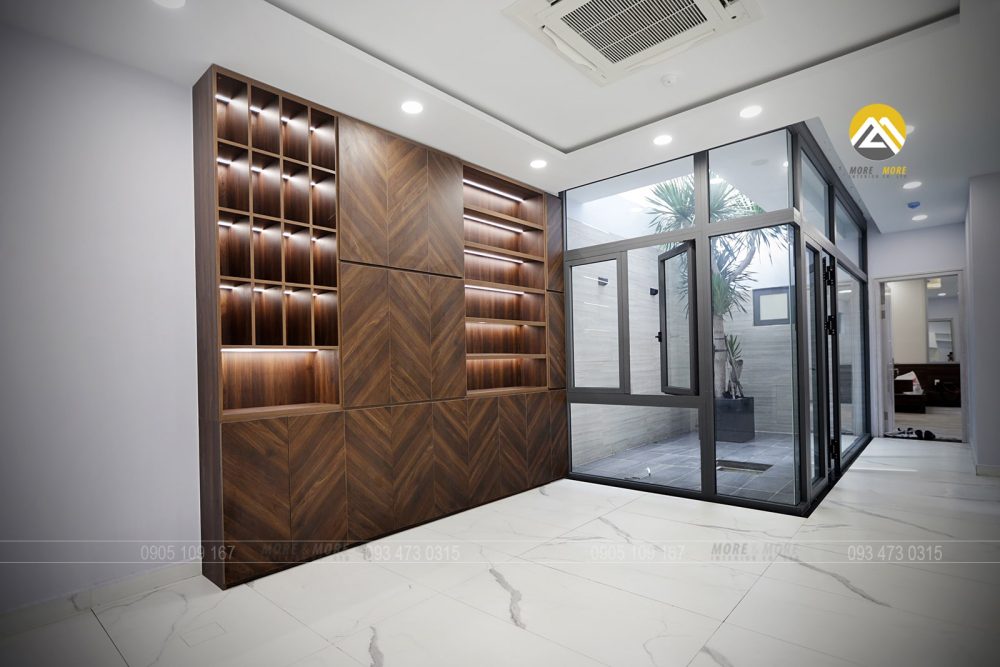 Tủ trang trí melamine óc chó cho căn hộ
