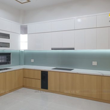 Tủ bếp melamine An Cường vân gỗ và vân trắng đẹp mắt tại Bình Dường