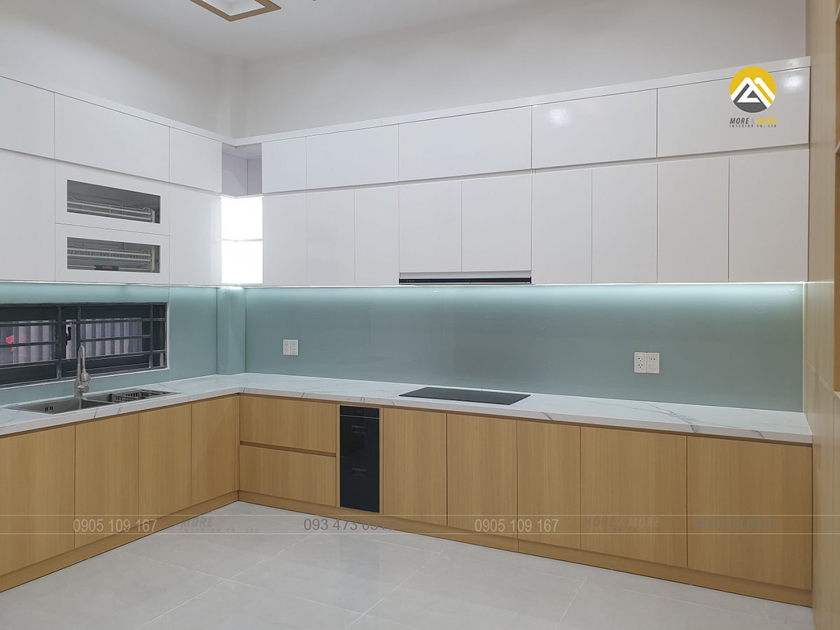 Tủ bếp melamine An Cường vân gỗ và vân trắng đẹp mắt tại Bình Dường
